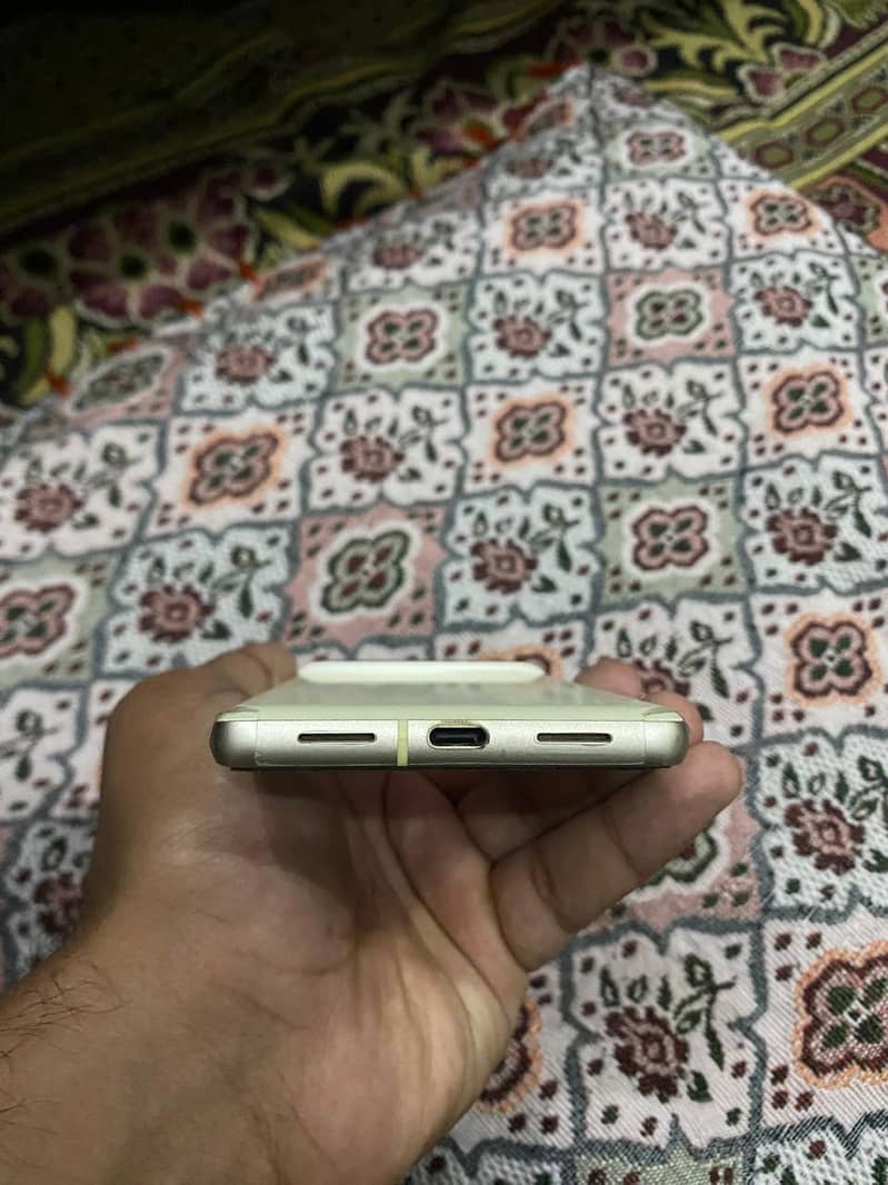 Google Pixel 7 4
