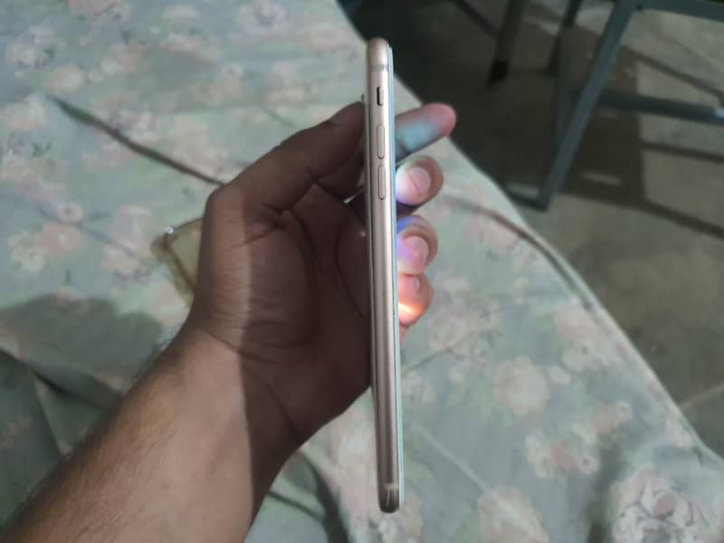 Apple iPhone 8 Plus 3