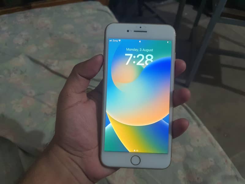 Apple iPhone 8 Plus 6