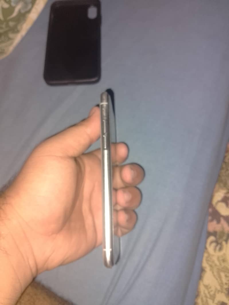 Apple iPhone X 4