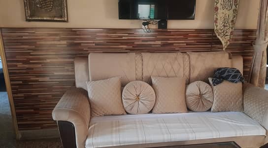wooden 7 seater sofa set and center table