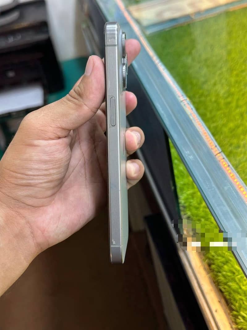 Apple iPhone 15 Pro Max 2