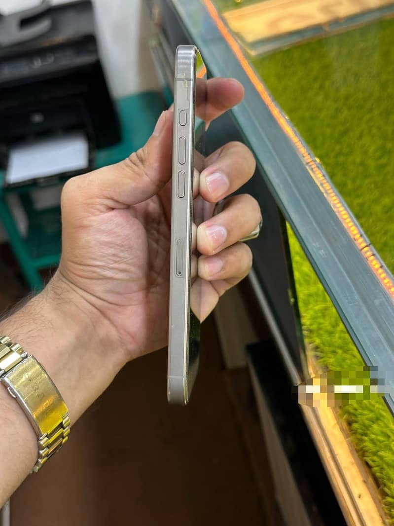 Apple iPhone 15 Pro Max 3