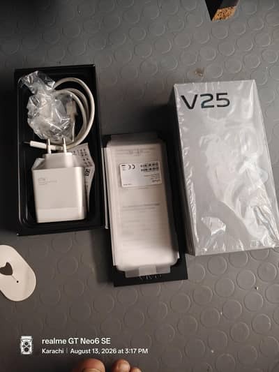 Vivo V25