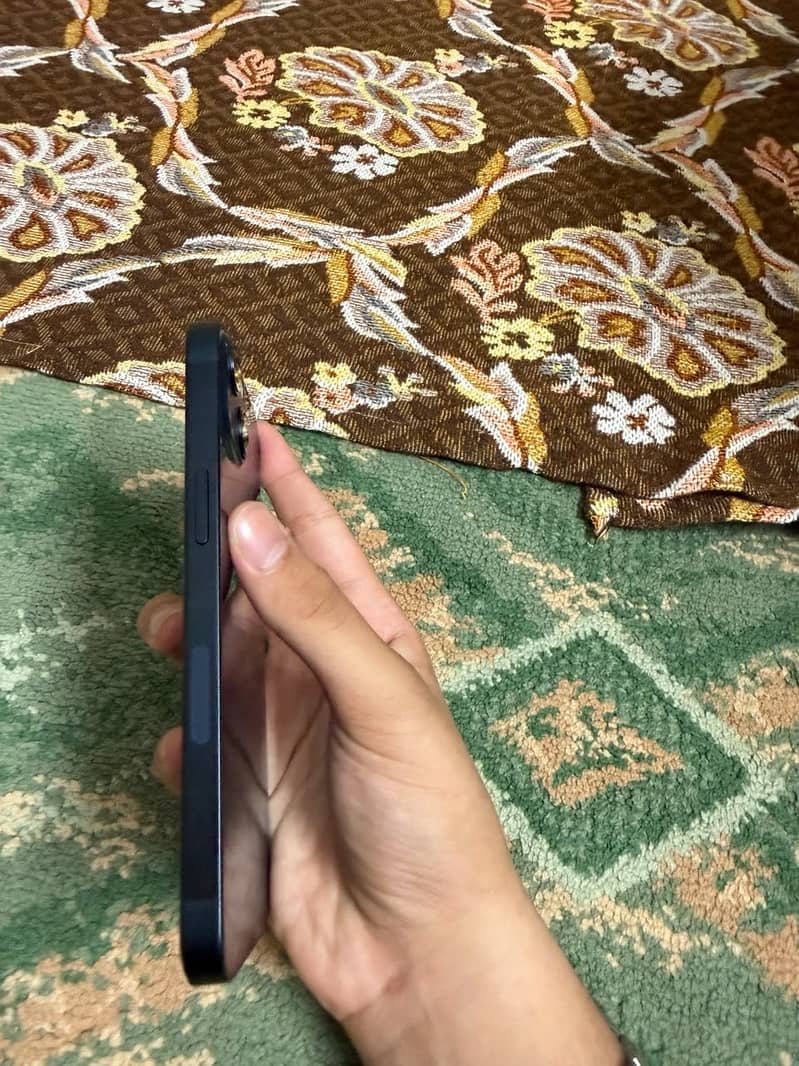 Apple iPhone 13 2