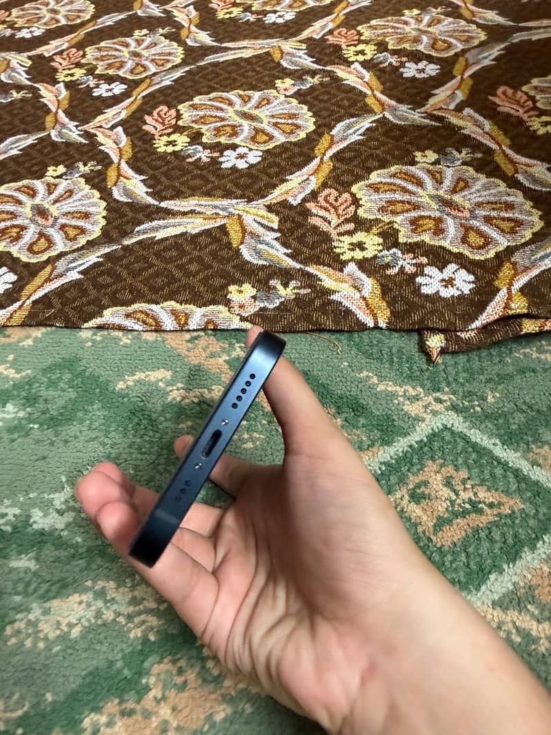 Apple iPhone 13 3