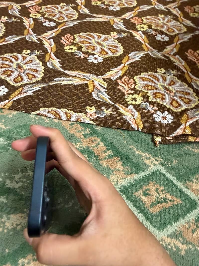 Apple iPhone 13 4