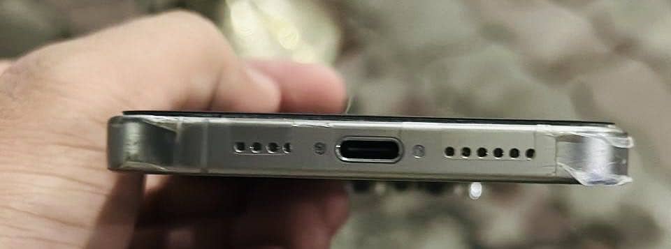 Apple iPhone 15 Pro Max 2