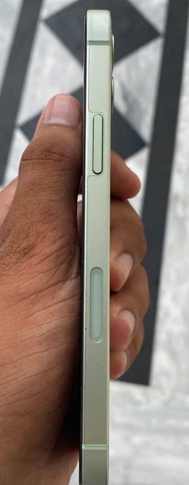 Apple iPhone 12 3