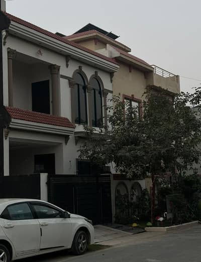 Furnished small family used house .