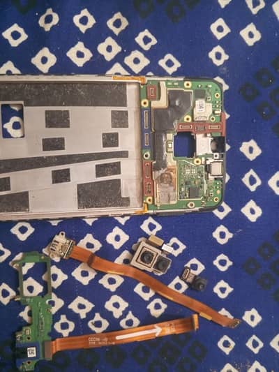 kharaab mobile ka board muja dayn or achi qeemat hasil kren