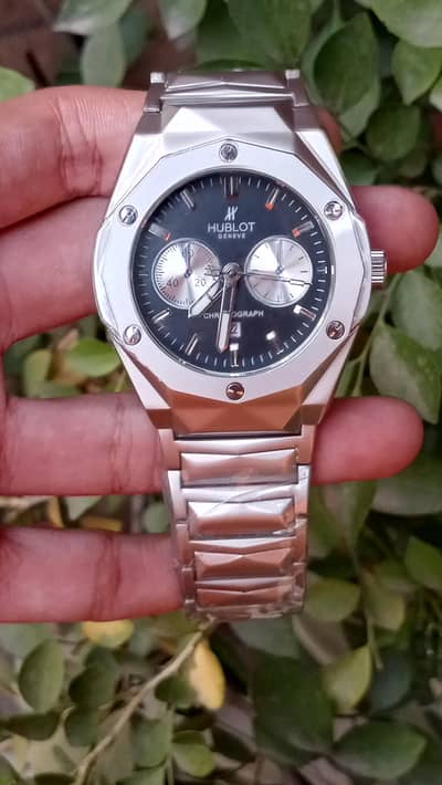 different watches prices contect me my WhatsApp