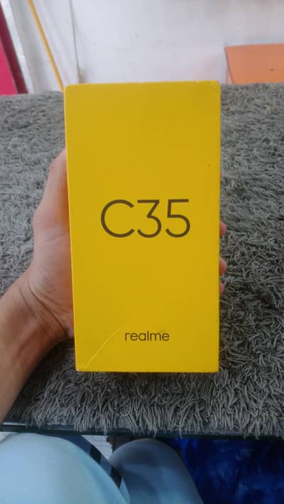 Realme C35
