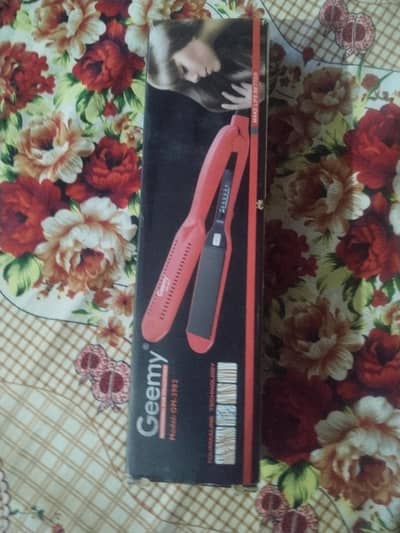 GEEMY PROFESSIONAL HAIR STRAIGHTENER BEST CONDITION