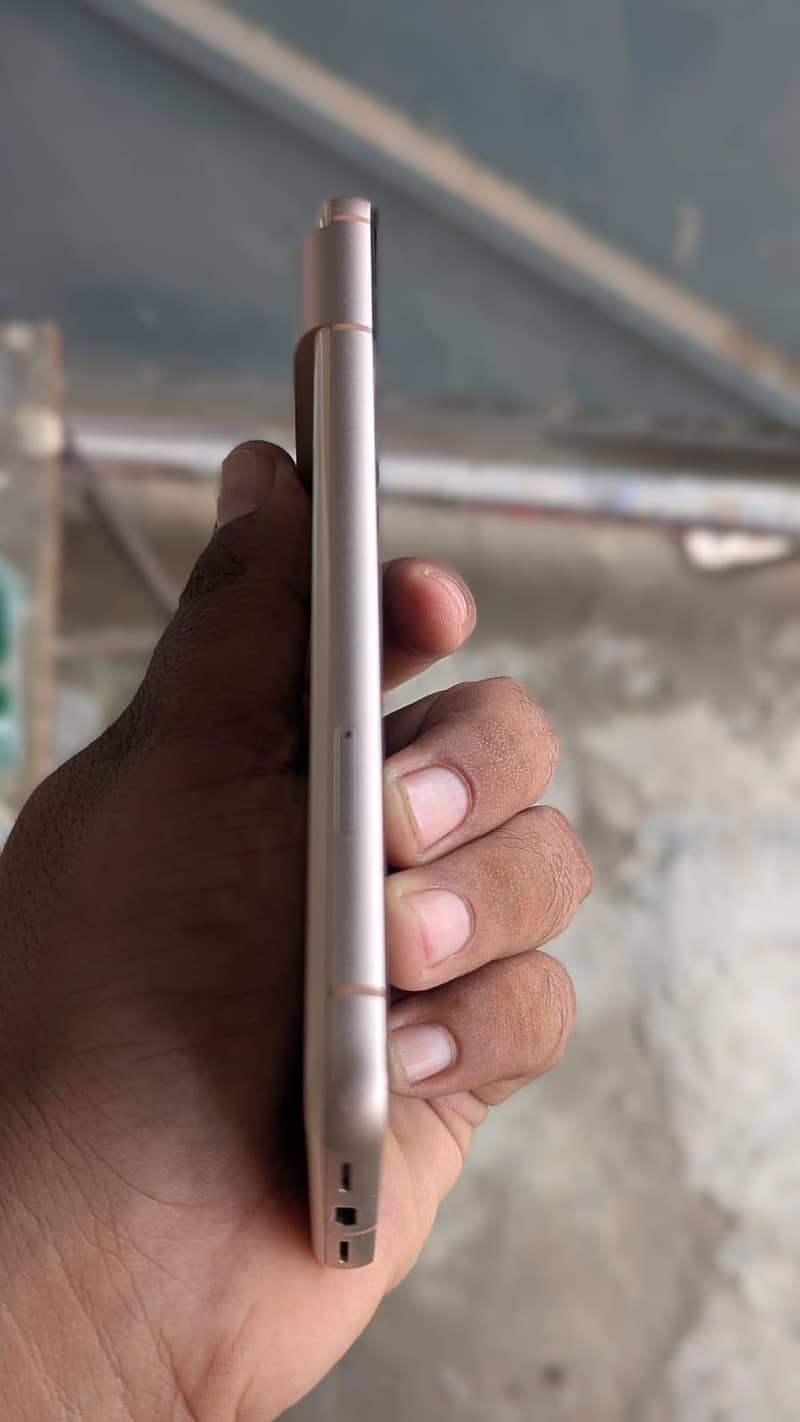 Google Pixel 8 4