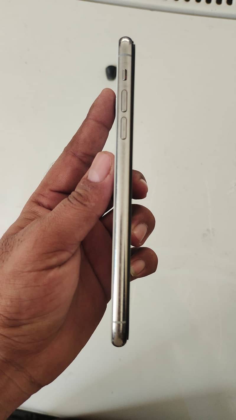iPhone 11 Pro Max 1