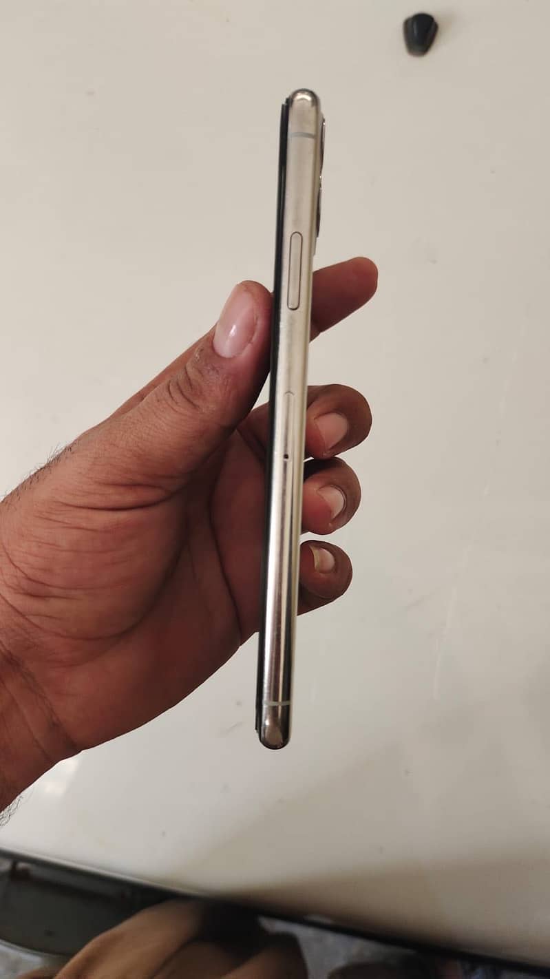 iPhone 11 Pro Max 3