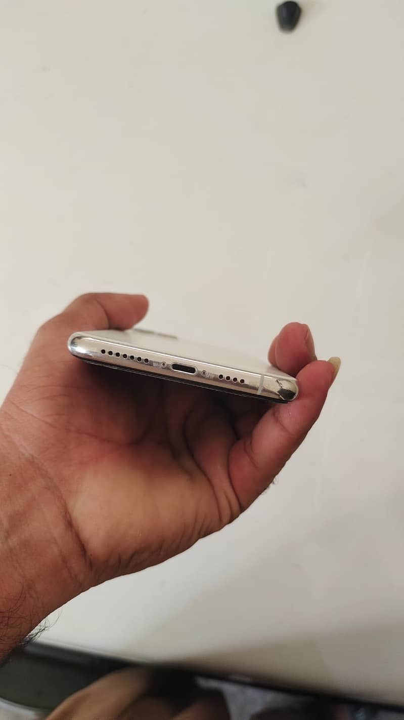 iPhone 11 Pro Max 4