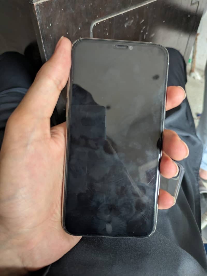 Apple iPhone 11 Pro 2