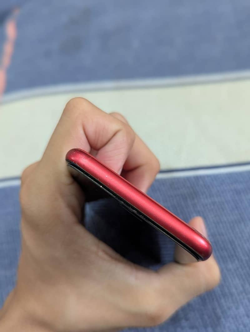 Apple iPhone Se 2 generation 4