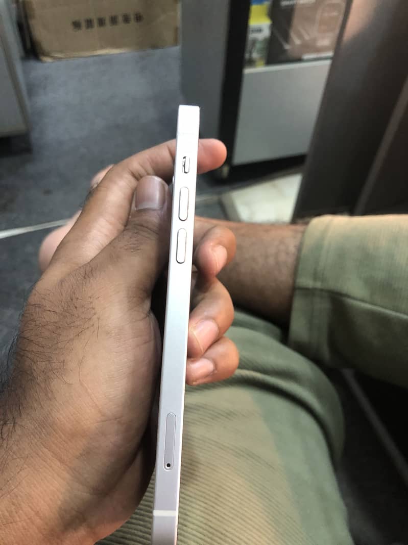 Apple iPhone 12 1