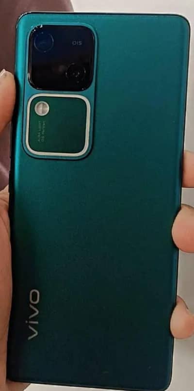 Vivo V30