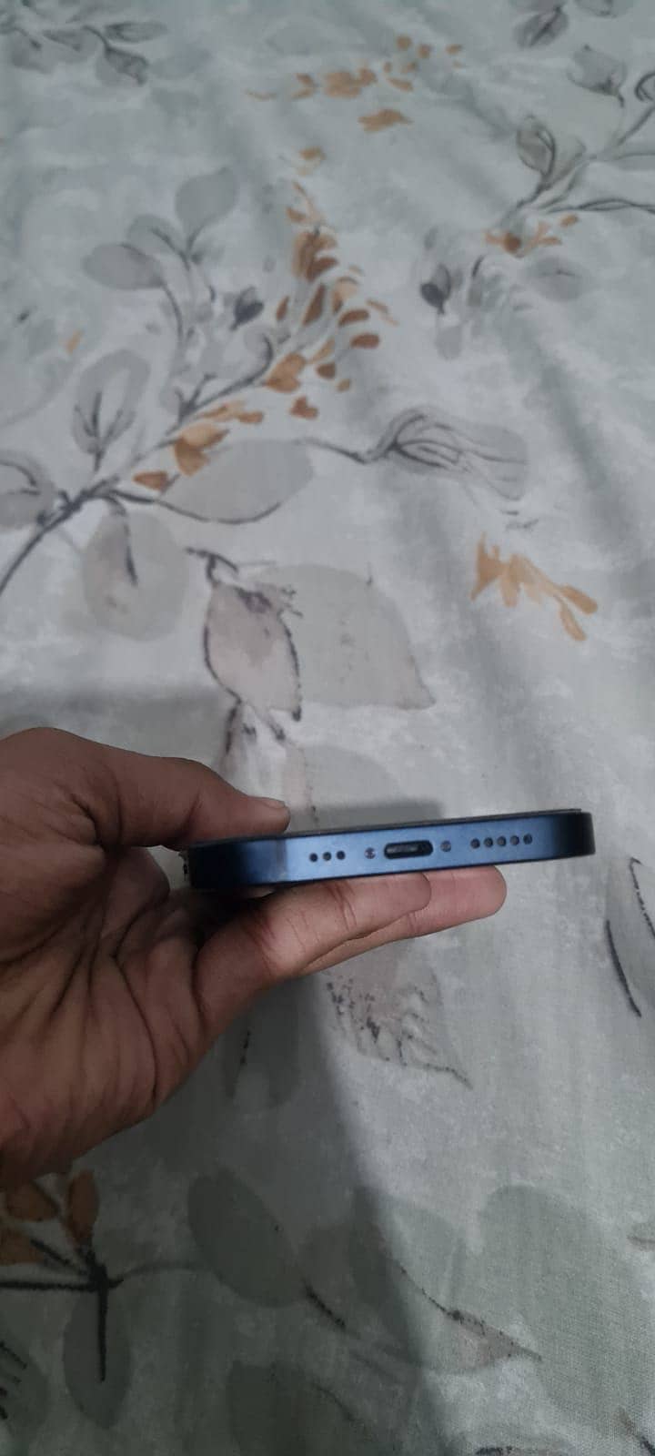 Apple iPhone 13 4