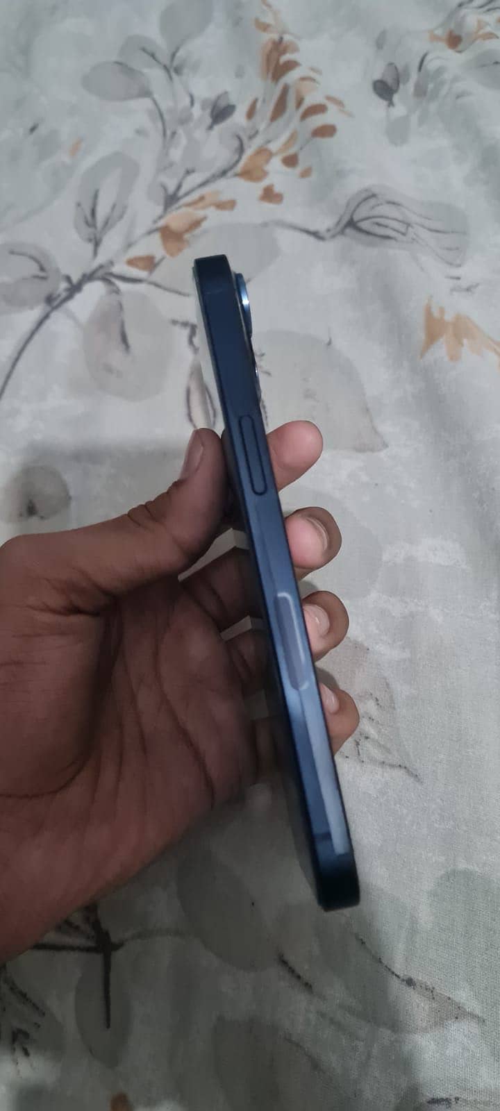 Apple iPhone 13 5
