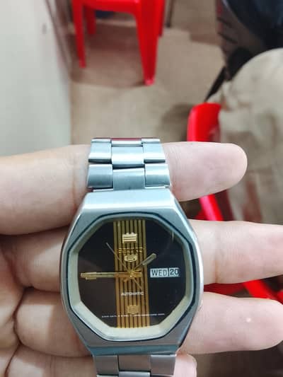 Classic Seiko Watch – Elegant Vintage Design