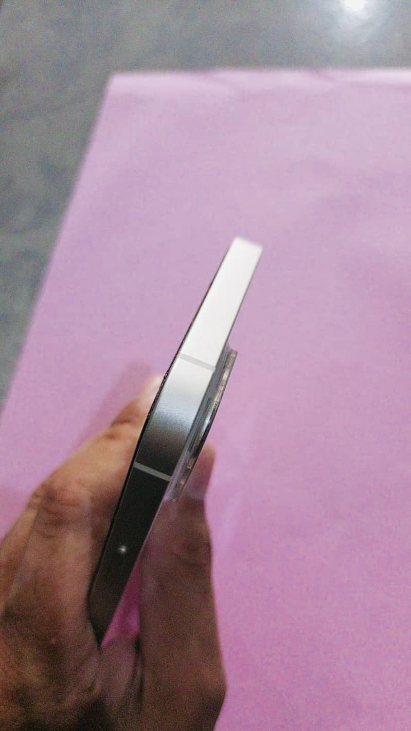 iphone 13 / 128 GB 4