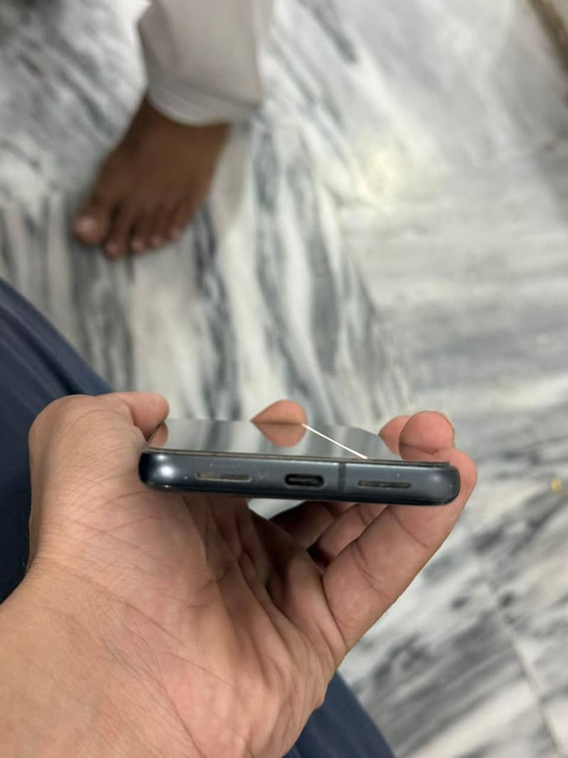 Google Pixel 8 4