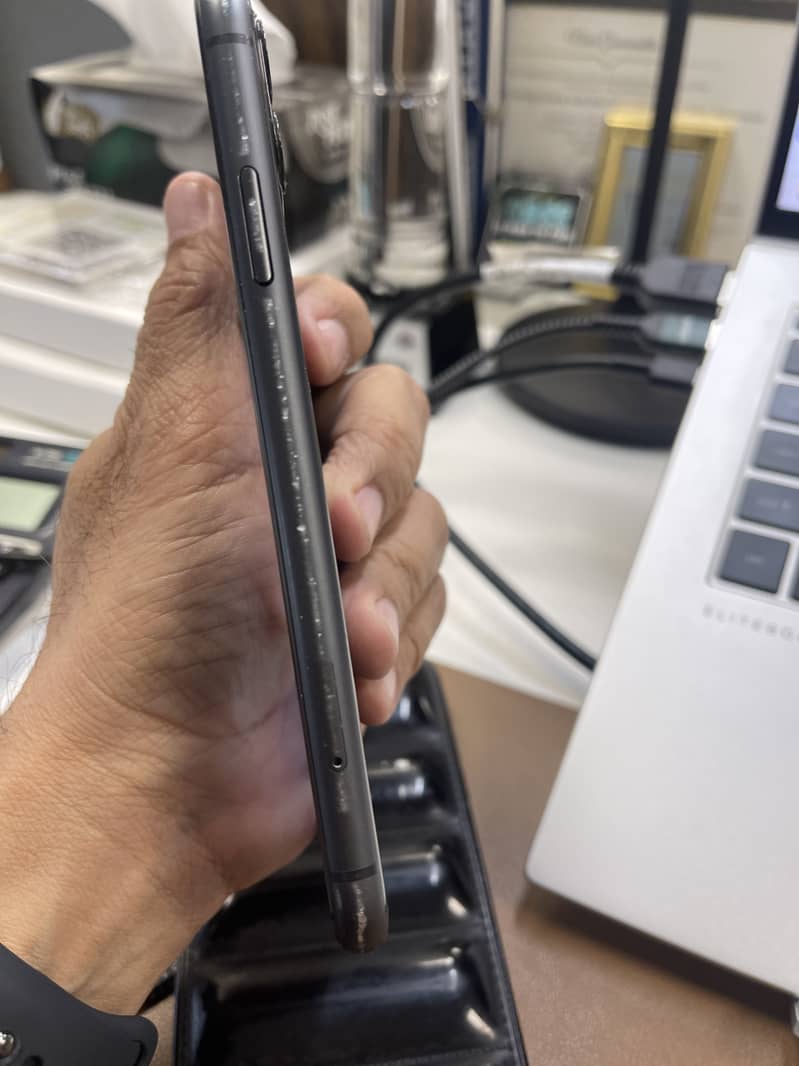Apple iPhone 11 6