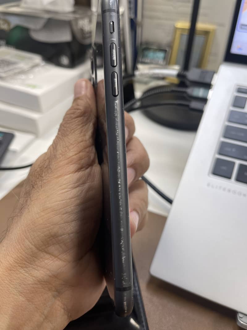 Apple iPhone 11 7