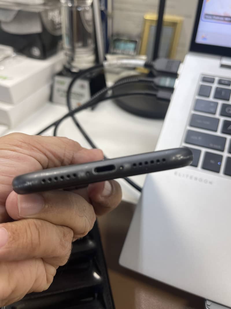 Apple iPhone 11 8