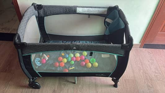 baby cot with chanfing table and pockets