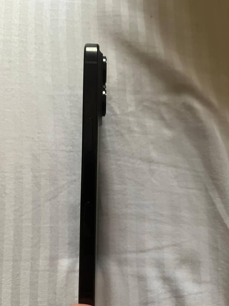 Apple iPhone 16 Pro 1