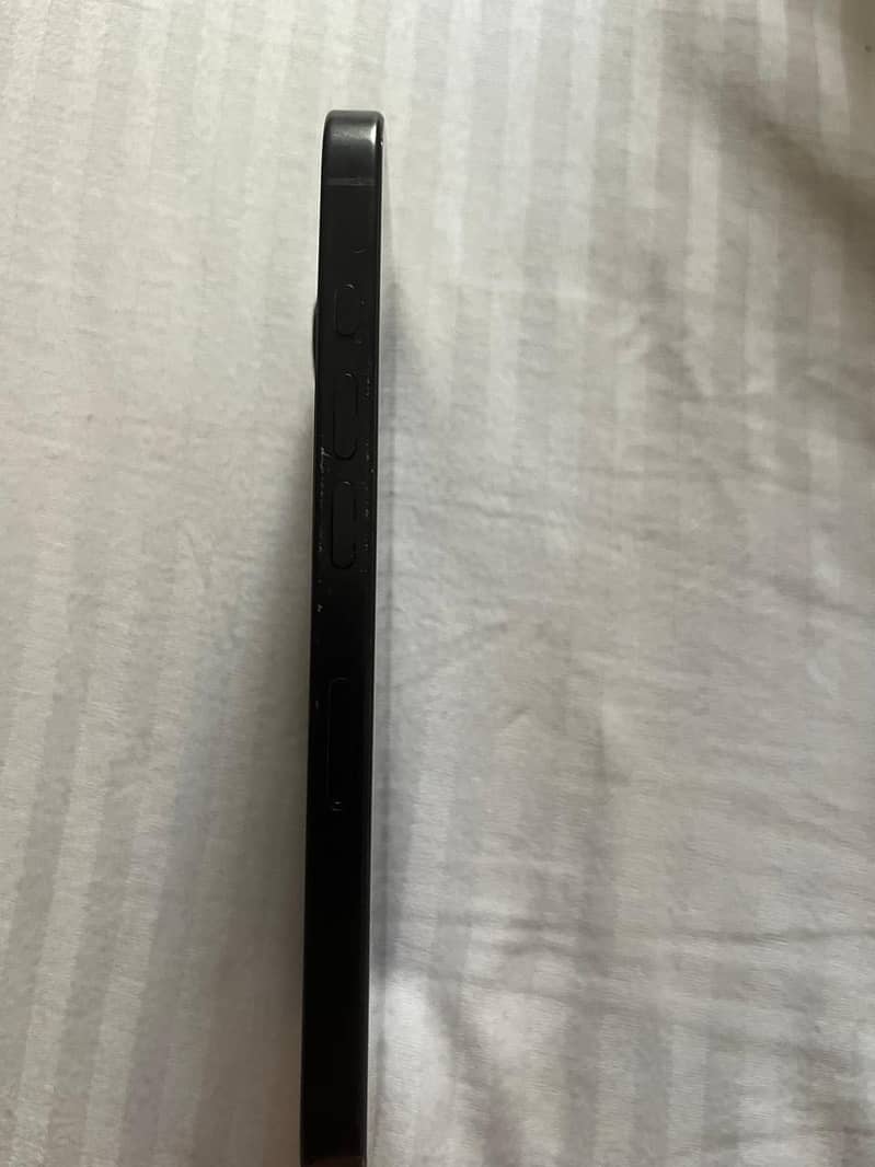 Apple iPhone 16 Pro 2