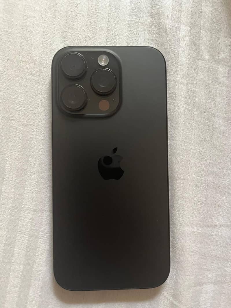 Apple iPhone 16 Pro 3