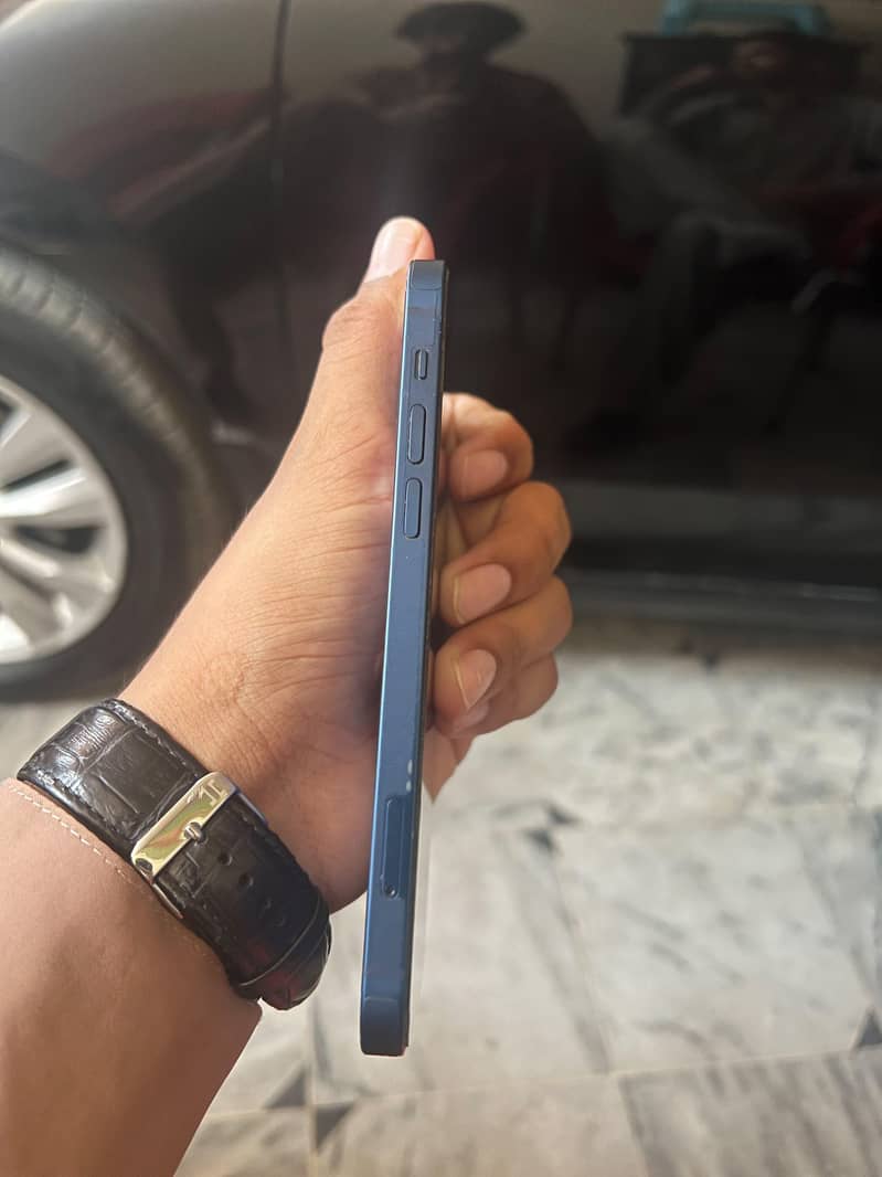 Apple iPhone 12 1