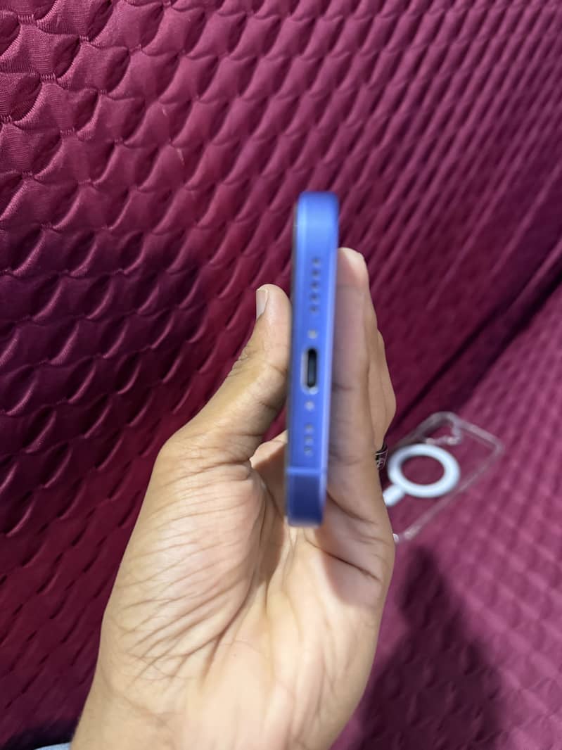 Apple iPhone 16 3