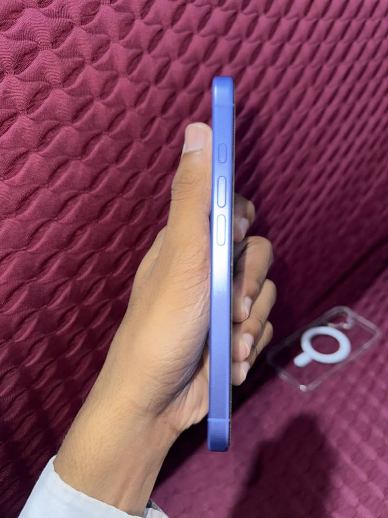 Apple iPhone 16 7