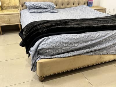 Hi I’m selling my skin colour bed with side tabes only