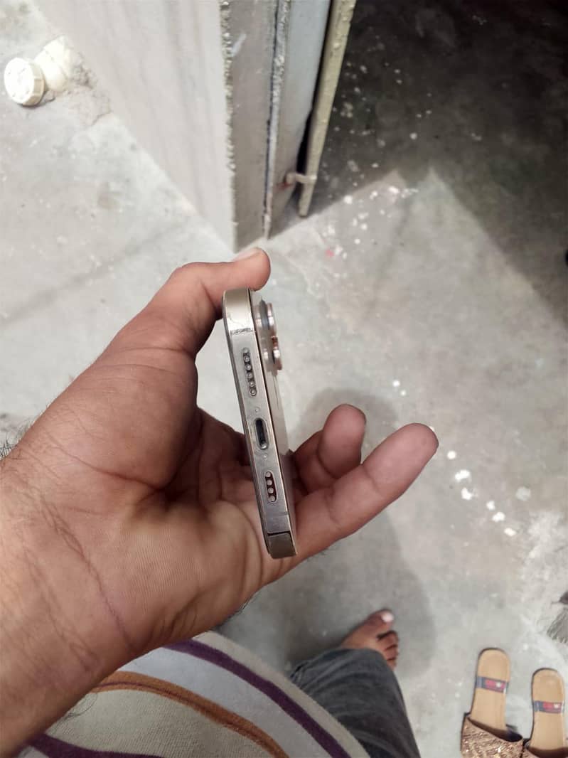 Apple iPhone 13 Pro Max 4