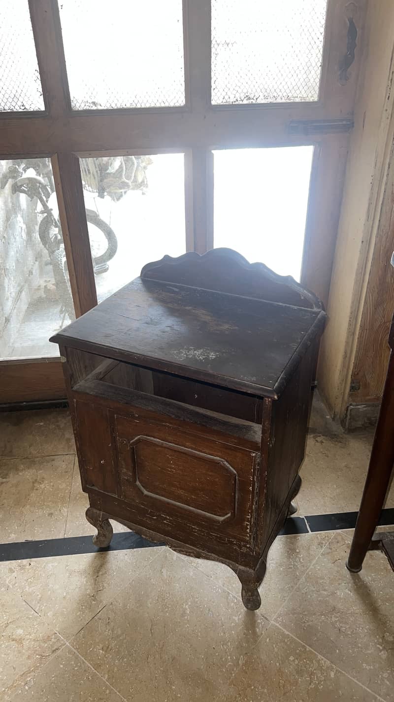 One side table only 1