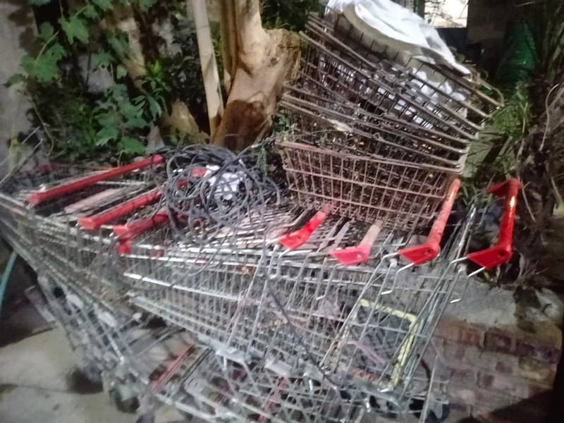 trolleys 0