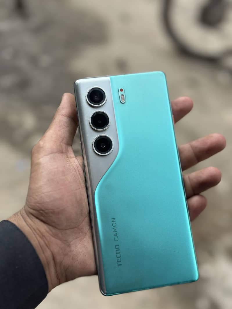 Tecno CAMON 40 Pro 1