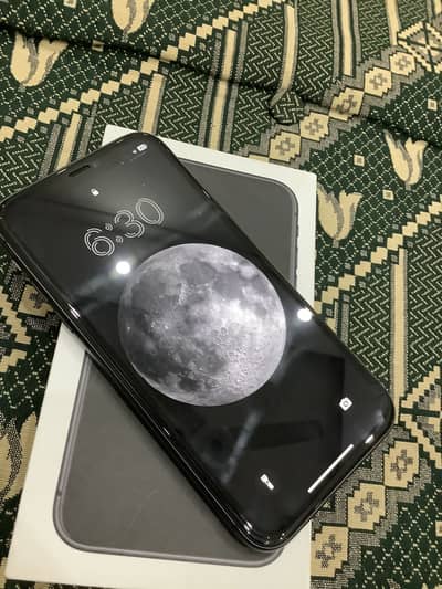 Apple iPhone 11 with Complete Box (FACTORY UNLOCKED)