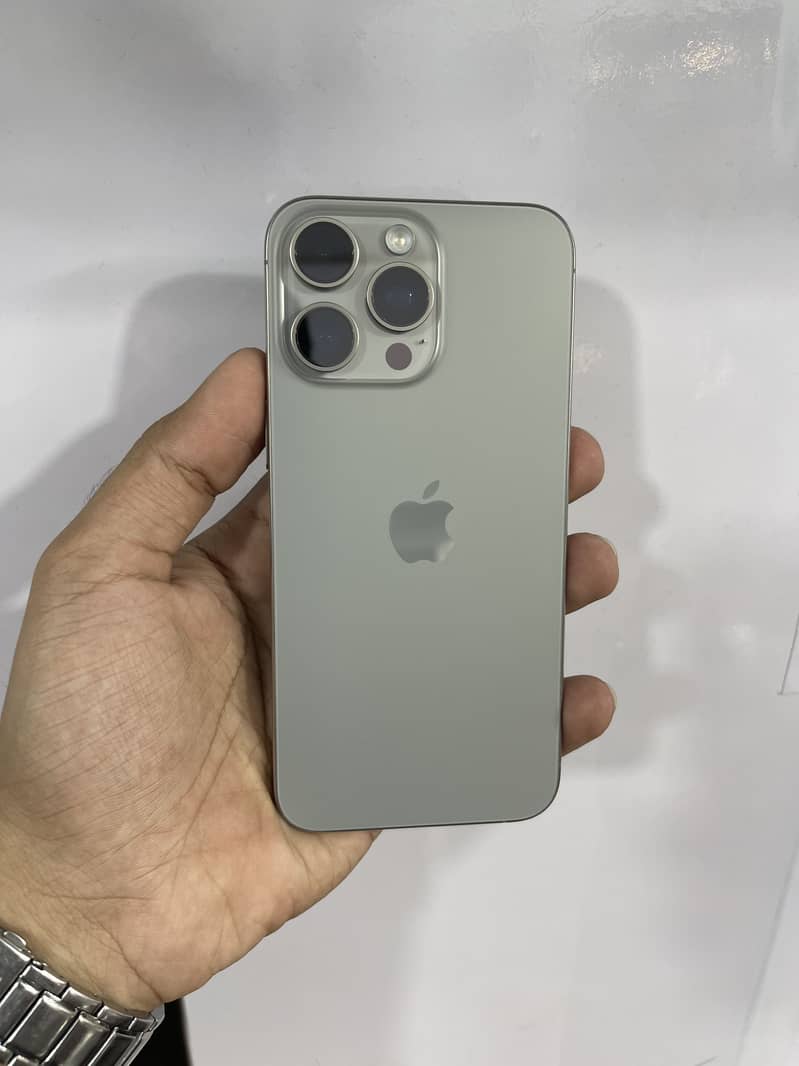 Apple iPhone 15 Pro Max 0