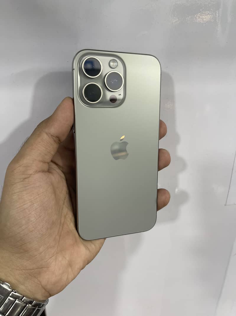 Apple iPhone 15 Pro Max 1