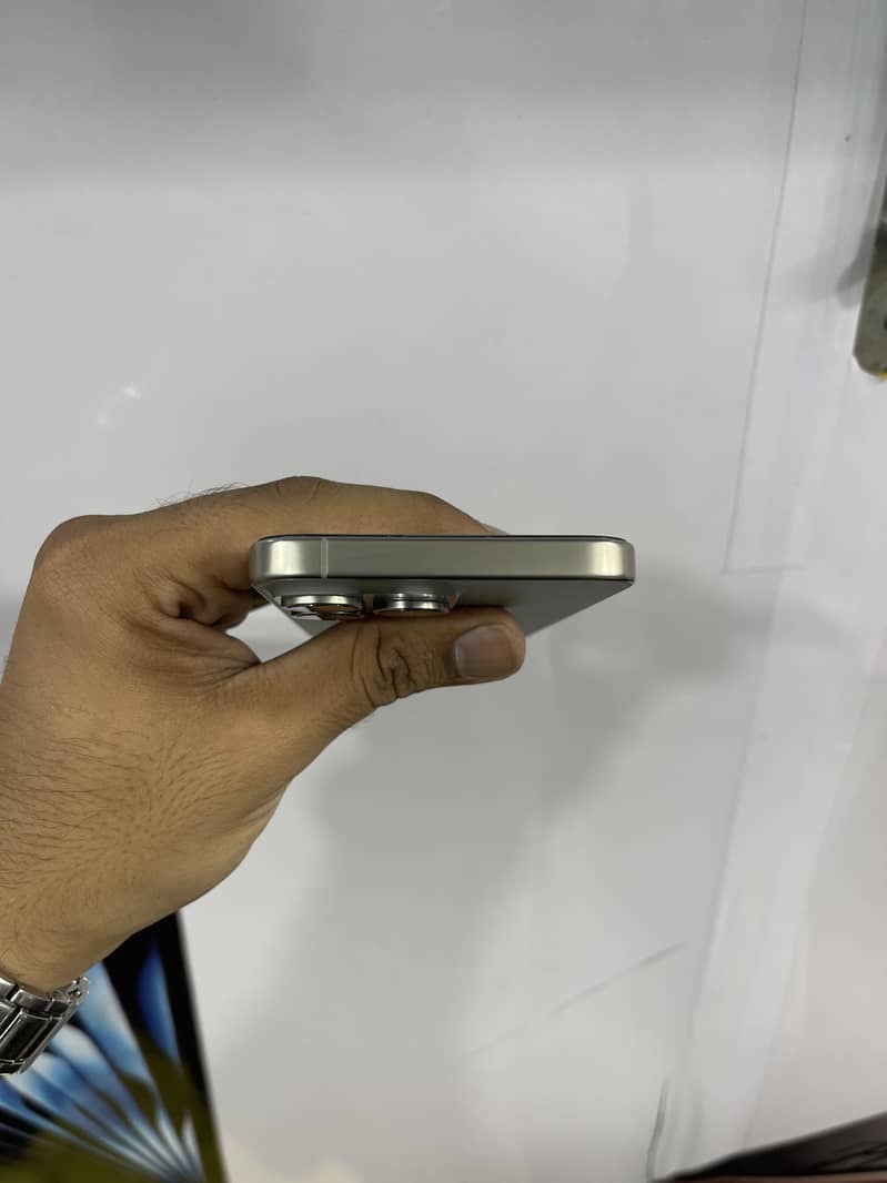 Apple iPhone 15 Pro Max 3